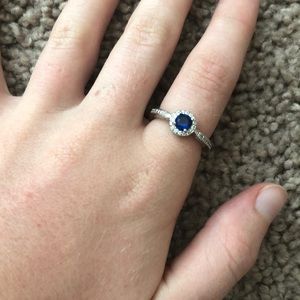 Lovely sz 7 Sapphire Ring